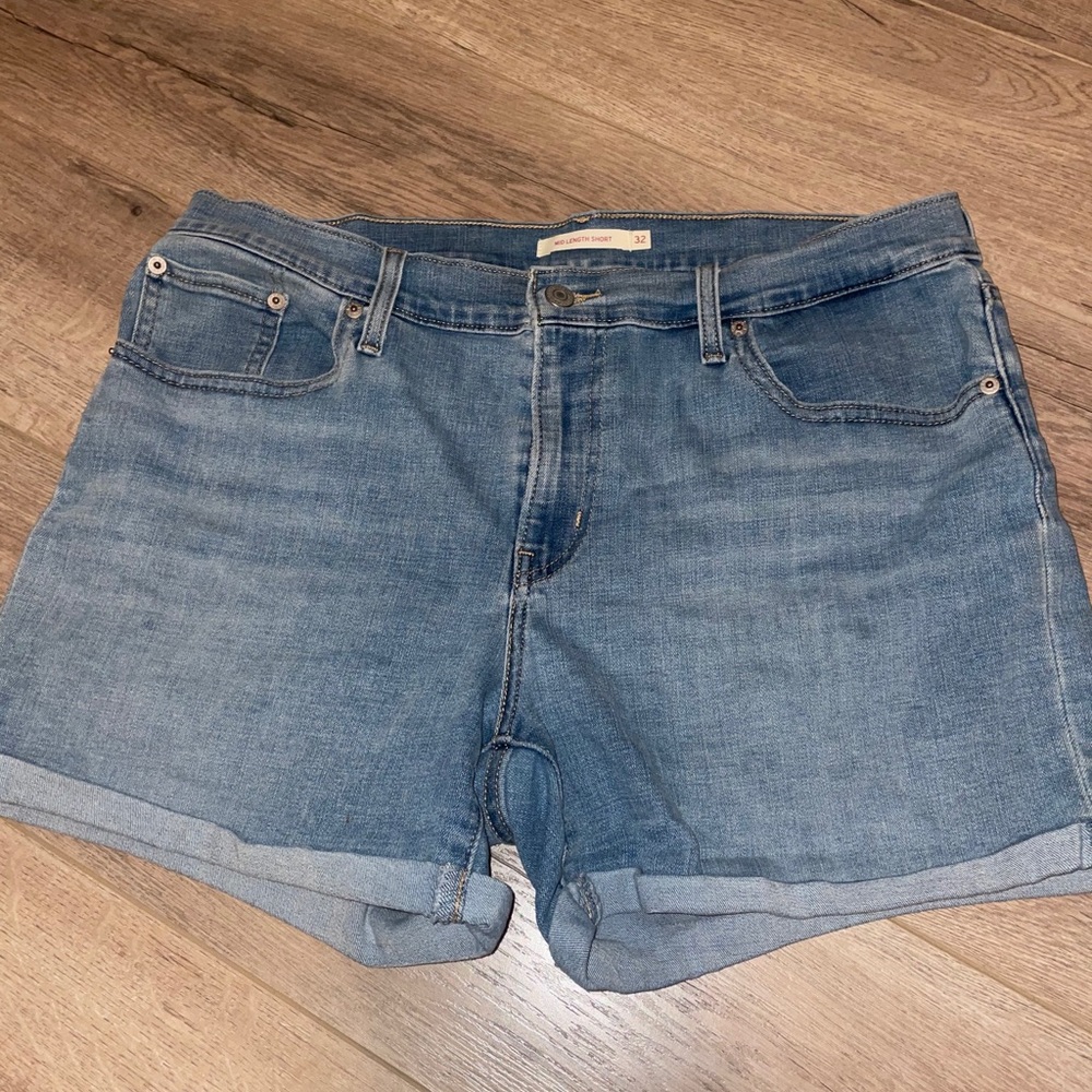 Levi’s plus size  shorts 3/$25